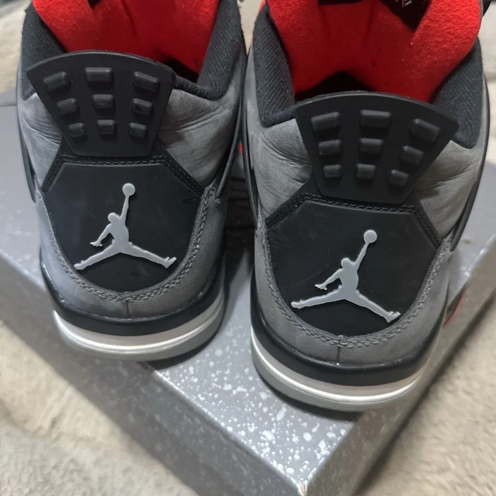 Jordan 4 - Picture 2 of 5
